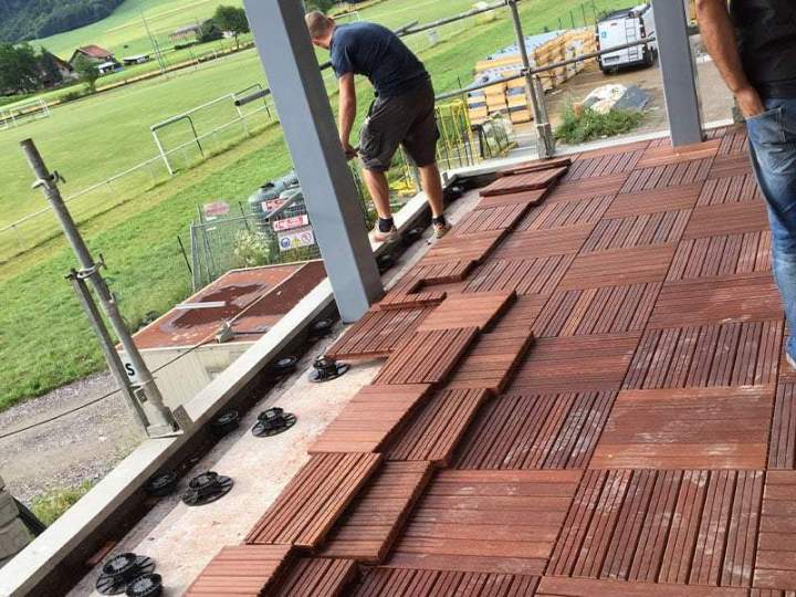 Pose de dalles sur plots pour terrasses et balcons.